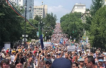 «Дегтярева — домой!»: Хабаровск поднялся на очередную акцию протеста
