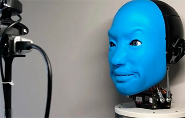 Ученые научили робота «улыбаться в ответ»