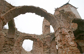Фотофакт: Восстановлена одна из башен Гольшанского замка