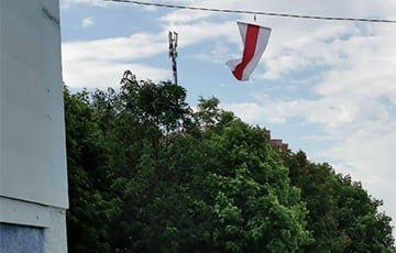 Утро в минской Кунцевщине началось с национального флага