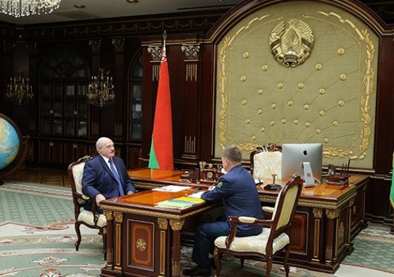 Лукашенко обсудил перенаправление грузов из Литвы и Латвии с главой ГТК