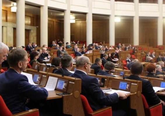 Депутаты приняли в первом чтении республиканский бюджет на 2018 год