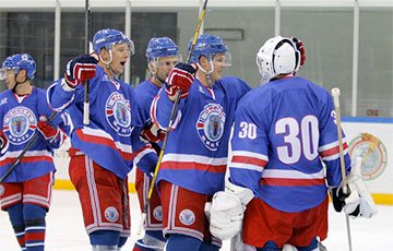 «Юность» вышла на первое место в чемпионате Беларуси по хоккею