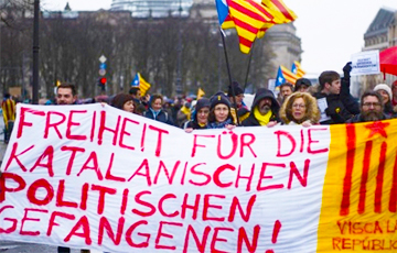 В Берлине сотни людей требовали освободить Пучдемона