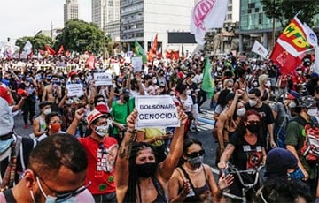 Импичмент президенту: в Бразилии протестуют против Болсонару