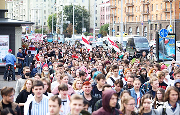 На марше студентов уже несколько тысяч человек