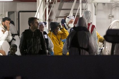 В Италии задержан капитан затонувшего судна с мигрантами
