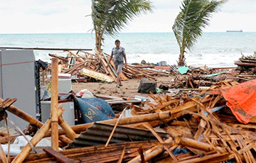 Фоторепортаж: Последствия цунами в Индонезии