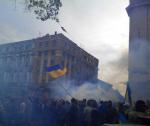Тысячи фанатов устроили зрелищный марш по Харькову за единую Украину