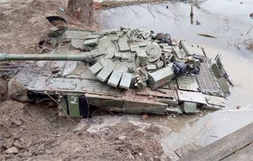 В Сумской области из реки достали московитский танк, затонувший вместе с экипажем