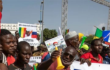 Суд в Мали назначил нового временного президента после свержения старого
