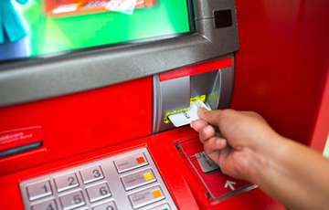 Белорусы жалуются на отсутствие наличной валюты в банкоматах