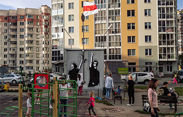 Как лукашисты напали на Романа Бондаренко: новые видео с «Площади перемен»