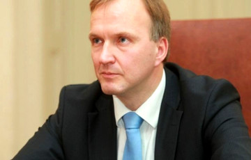 Госсекретарь МИД Латвии: Тема политзаключенных отягощает движение вперед