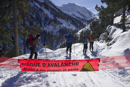 Лавина накрыла группу горнолыжников в итальянских Альпах