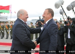 Лукашенко поблагодарил Алиева за поддержку в трудную минуту