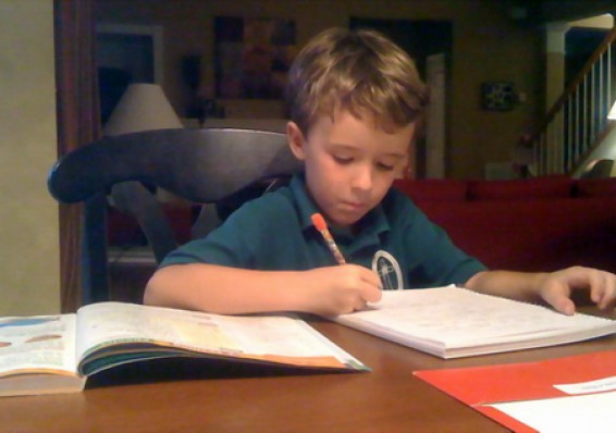 Каким должно быть домашнее задание и сколько времени дети должны на него тратить