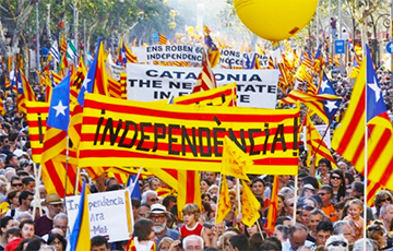 Полмиллиона каталонцев вышли на марш в поддержку своих лидеров