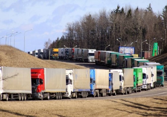 Литовские перевозчики оценили ущерб от простоев на границах с Беларусью