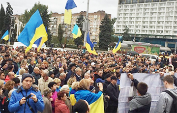 Украинцы вышли на вече против формулы Штайнмайера в более чем 30 городах