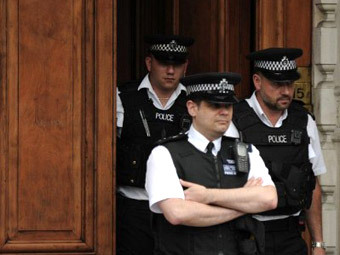Лондонская полиция попросила доносить на анархистов