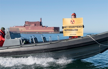 Протест на воде: активисты «Гринпис» по морю следуют за плавучей АЭС
