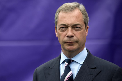 Лидер евроскептиков попросил британцев поддержать критикующую мигрантов песню