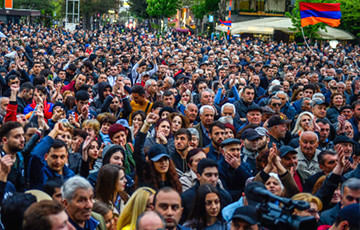 Никол Пашинян вывел тысячи своих сторонников на «общеереванское шествие»