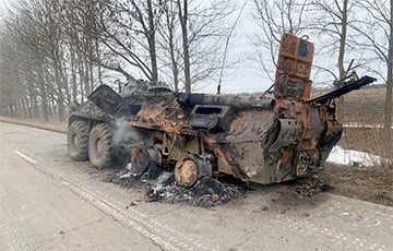«Добро пожаловать в ад»: в Тростянце сожгли колонну бронетехники РФ