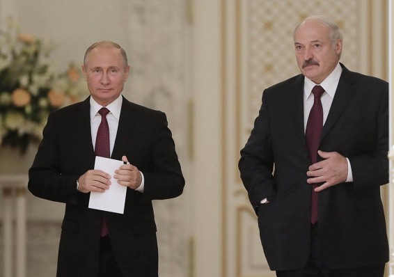 Лукашенко летит в Москву обсуждать налоговый маневр