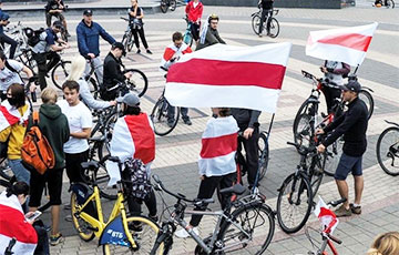 Возле Дворца спорта начался велопробег солидарности