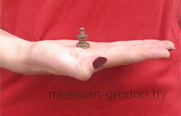 Фотофакт: В Гродно нашли шахматную фигуру XIV века