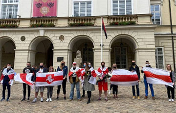 В Беларуси и за рубежом проходят акции солидарности и протеста