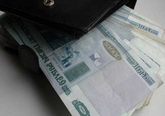 Средняя зарплата в Беларуси снова снизилась