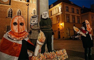 Яркая акция: во Вроцлаве избавили Беларусь от «трехглавого чучела»