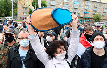 Британская The Times подхватила лозунг белорусского протеста «Стоп, таракан!»