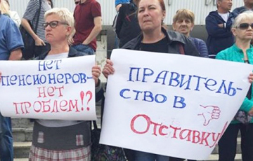 «В отставку, Вова!»: Кадры с самого массового митинга против повышения пенсионного возраста в РФ