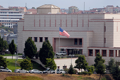 Неизвестные обстреляли американское консульство в Стамбуле