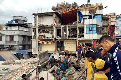 Число жертв непальского землетрясения превысило 4 тысячи человек