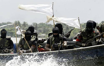 Пираты захватили нефтяное судно у берегов Нигерии с россиянами на борту