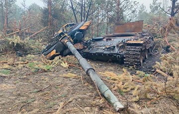 Украинские бойцы сожгли несколько десятков единиц техники московитских оккупантов