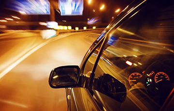 Видеофакт: Водитель смог объехать «призраков» на ночной дороге