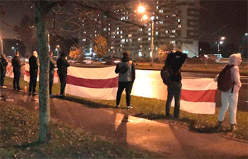 Шабаны выстроились в цепь солидарности с национальными флагами