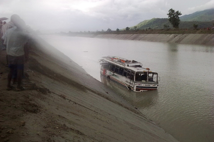 Почти 50 пассажиров автобуса погибли в Непале