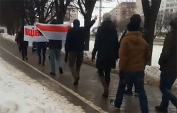 Минчане вышли на марш на улице Пушкина