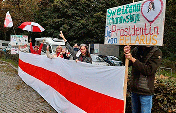 Перед посольством Беларуси в Берлине пикеты и акции продолжаются уже шестую неделю