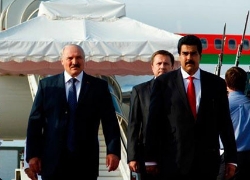 Венесуэльцы: Лукашенко приехал клянчить деньги