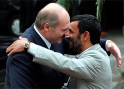 Диктатор Лукашенко объединяется с доктором Ахмадинежадом