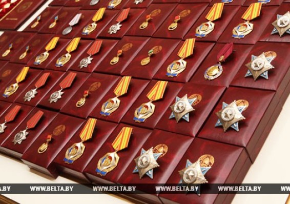Александр Лукашенко наградил 89 человек