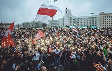 Многотысячный митинг на площади Независимости: яркие фото